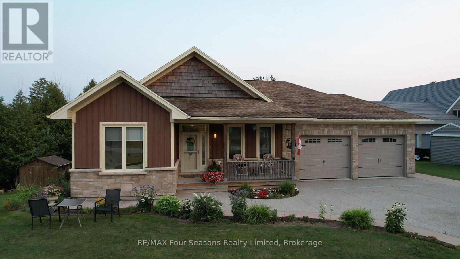 229 S Rankin Street, Saugeen Shores, Ontario  N0H 2L0 - Photo 2 - X13258430
