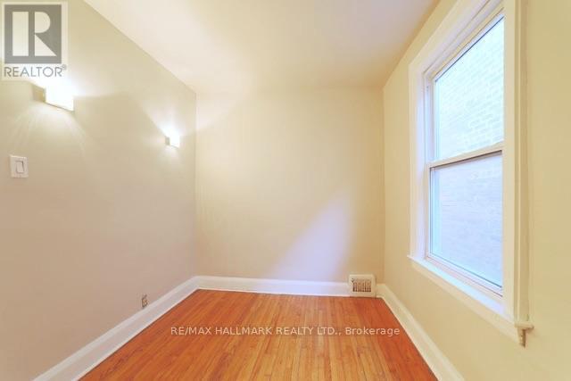 Upper - 1481 Queen Street E, Toronto, Ontario  M4L 1E2 - Photo 17 - E13669878