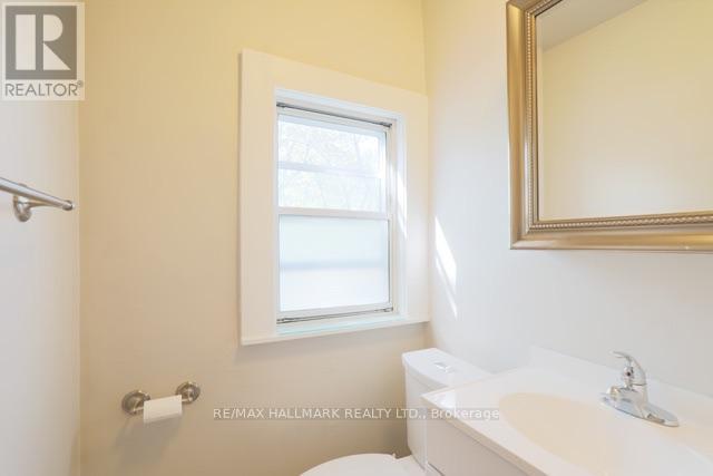 Upper - 1481 Queen Street E, Toronto, Ontario  M4L 1E2 - Photo 20 - E13669878