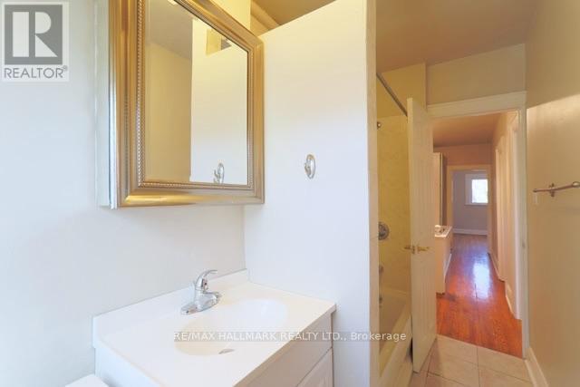 Upper - 1481 Queen Street E, Toronto, Ontario  M4L 1E2 - Photo 21 - E13669878