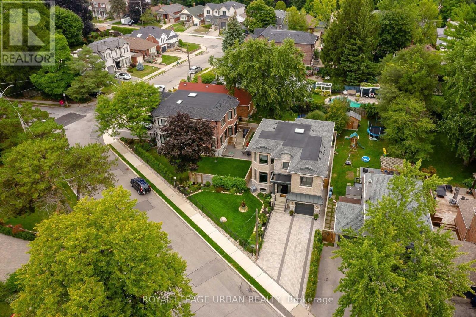 70 Parkview Hill Crescent, Toronto, Ontario  M4B 1R4 - Photo 2 - E13669968