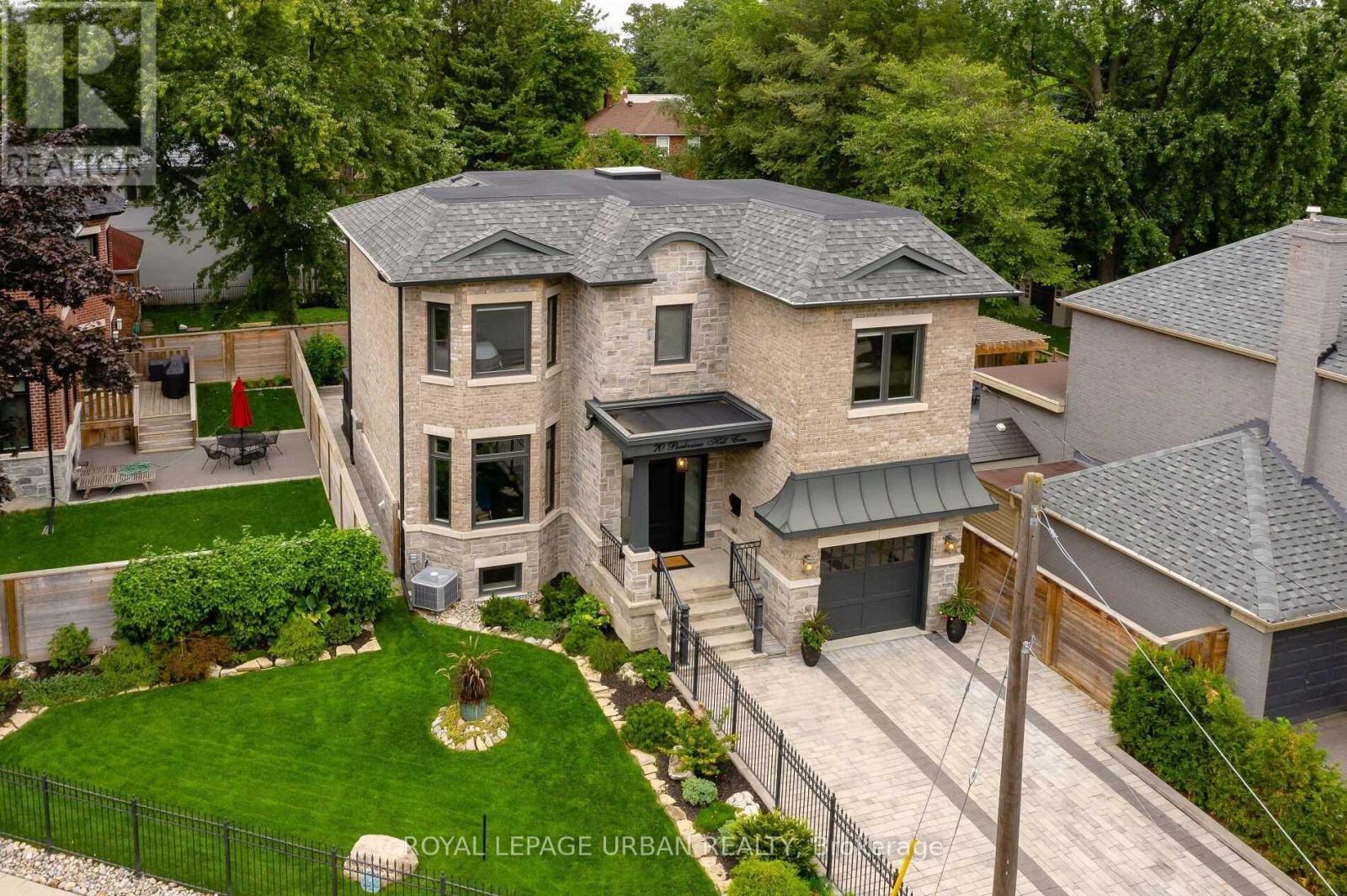 70 PARKVIEW HILL CRESCENT, Toronto, Ontario