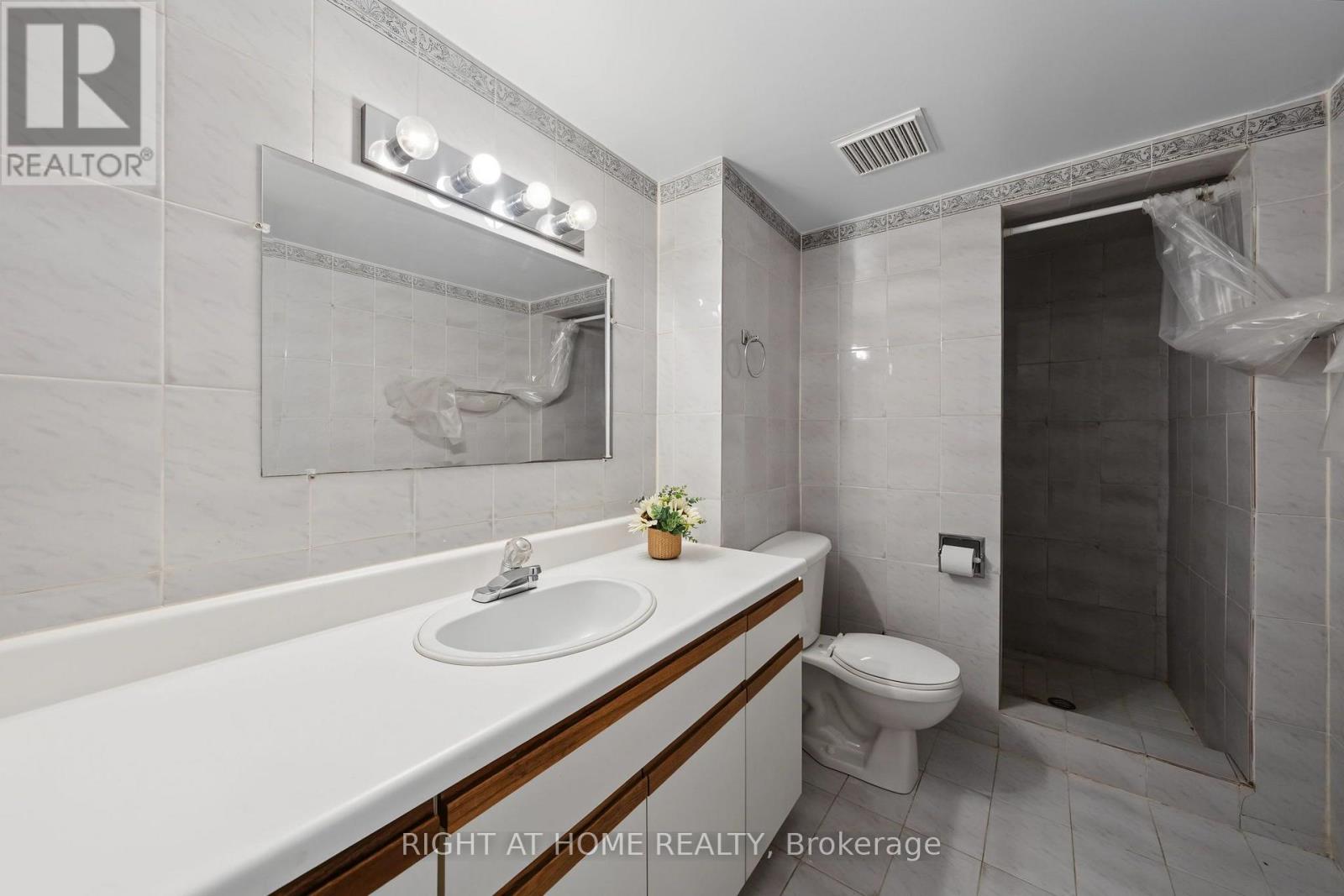 9 Twinberry Crescent, Vaughan, Ontario  L4L 3X5 - Photo 19 - N13669906