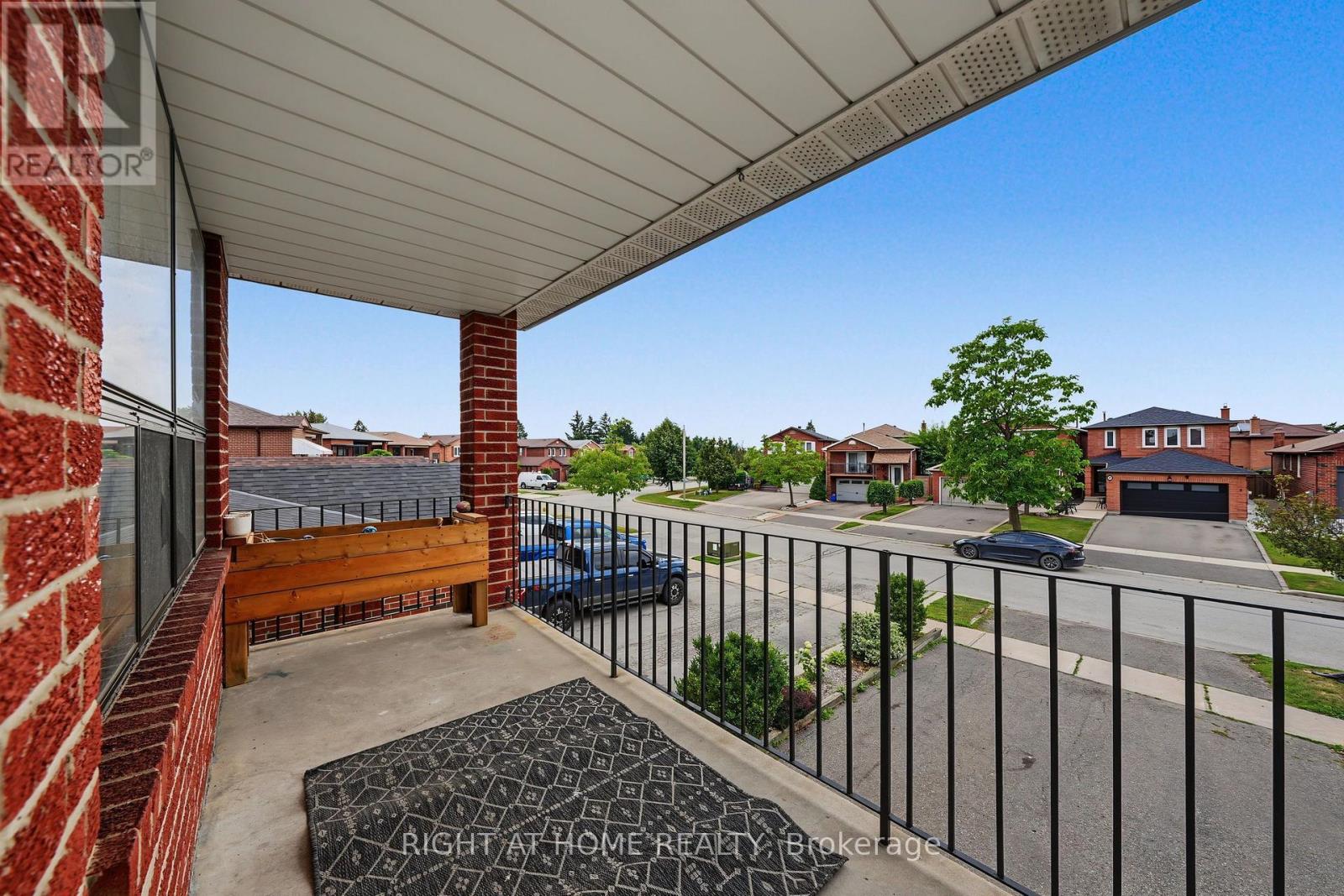 9 Twinberry Crescent, Vaughan, Ontario  L4L 3X5 - Photo 2 - N13669906