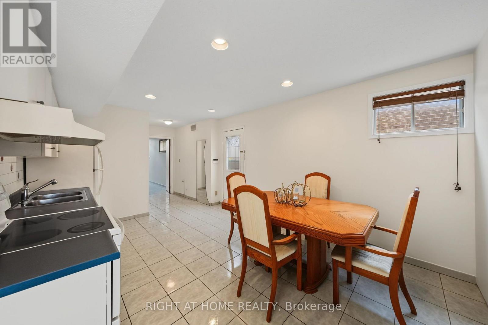 9 Twinberry Crescent, Vaughan, Ontario  L4L 3X5 - Photo 21 - N13669906