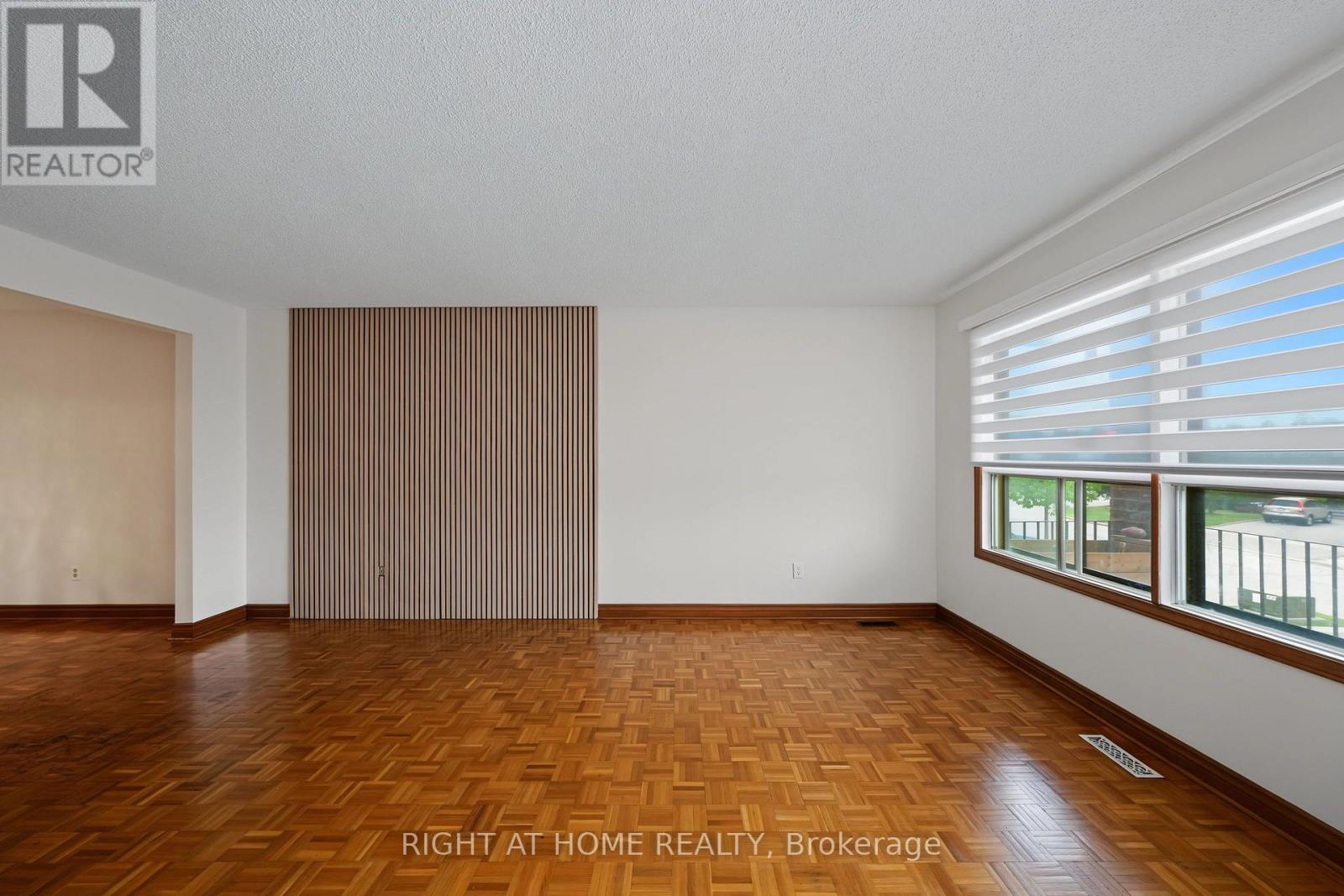 9 Twinberry Crescent, Vaughan, Ontario  L4L 3X5 - Photo 6 - N13669906