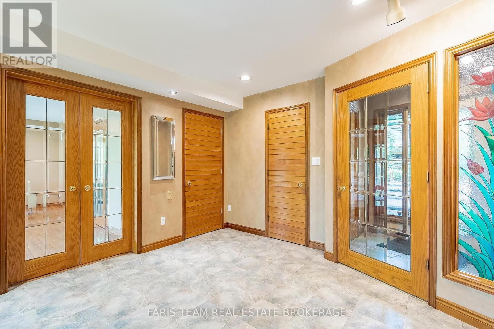 15 Scottdale Drive, Oro-Medonte, Ontario L0L 1T0 - Photo 4 - S13669914