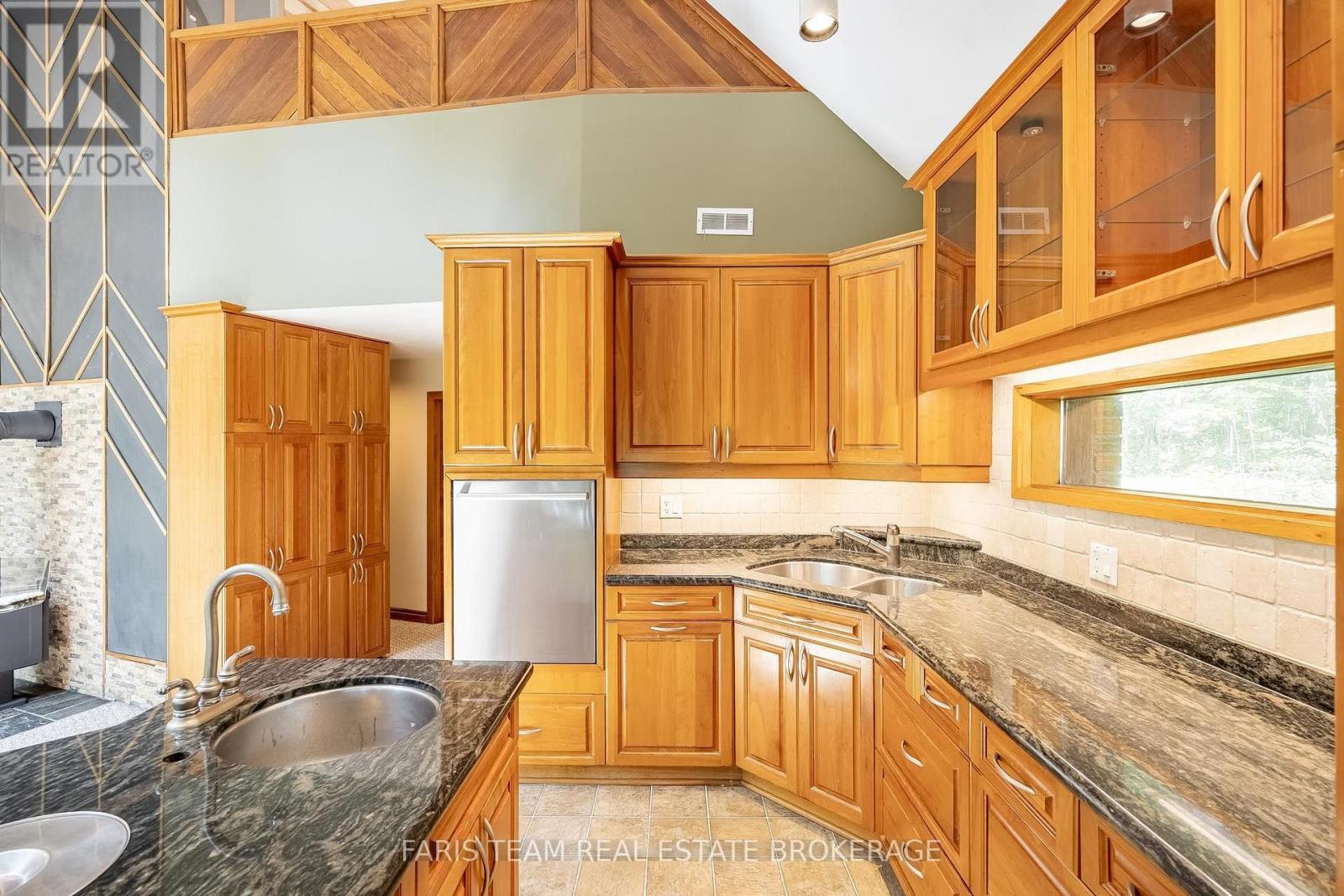 15 Scottdale Drive, Oro-Medonte, Ontario L0L 1T0 - Photo 8 - S13669914