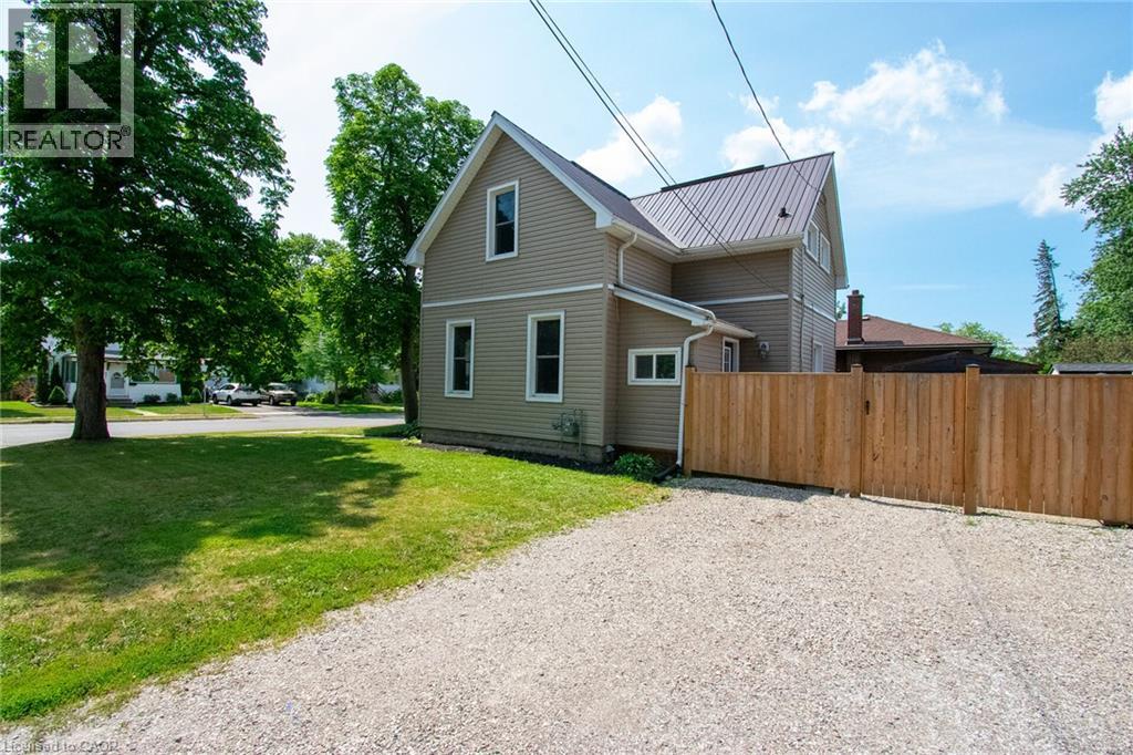 820 Cedar Street, Dunnville, Ontario  N1A 2K2 - Photo 2 - 40851440