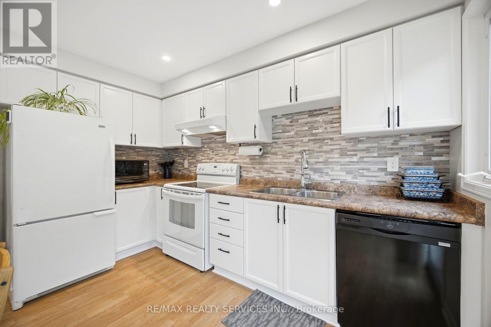 38 Furrows End, Brampton, Ontario  L6Z 4S5 - Photo 12 - W13669862
