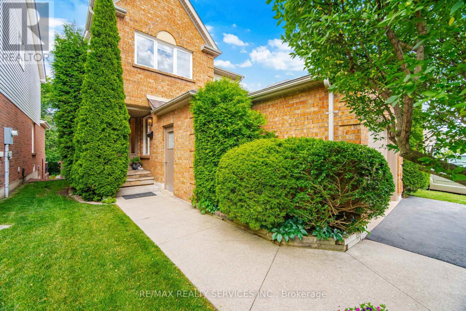 38 Furrows End, Brampton, Ontario  L6Z 4S5 - Photo 3 - W13669862