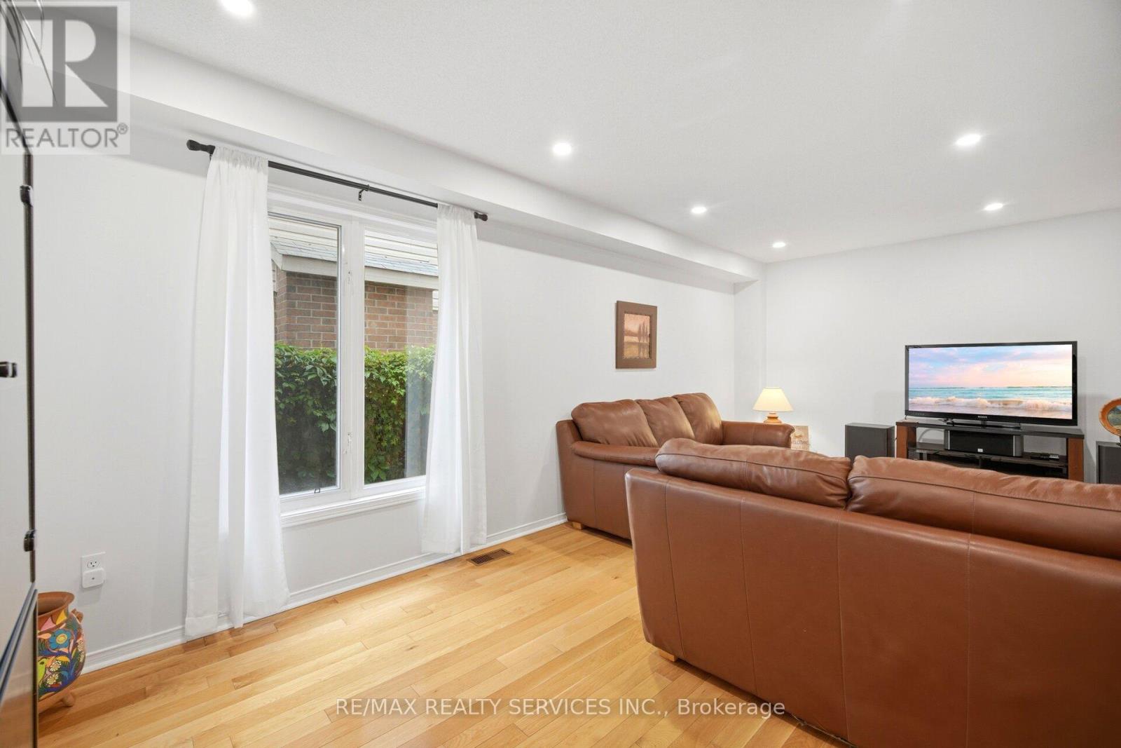 38 Furrows End, Brampton, Ontario  L6Z 4S5 - Photo 9 - W13669862
