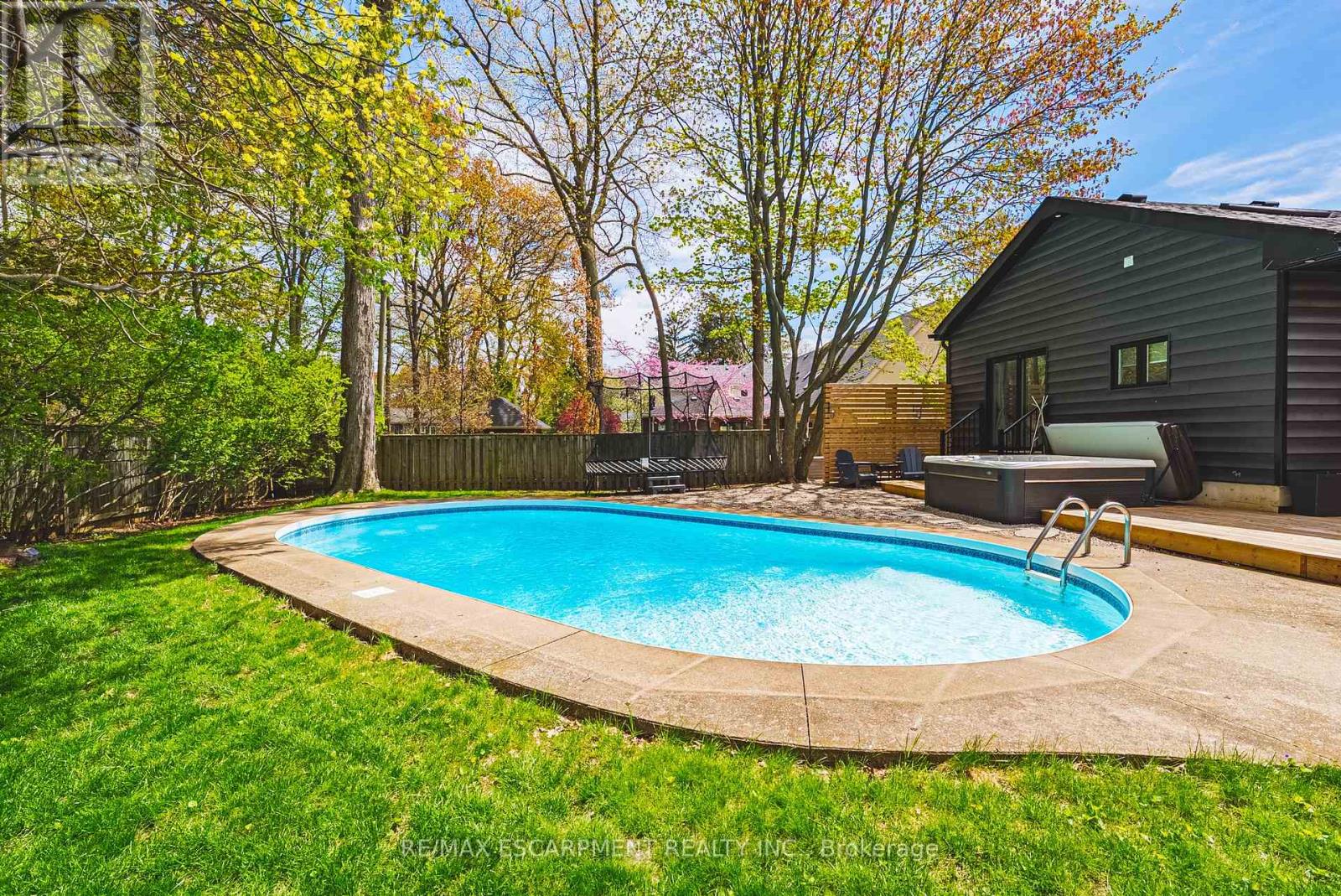 327 Goodram Drive, Burlington, Ontario  L7L 2J9 - Photo 45 - W13669998