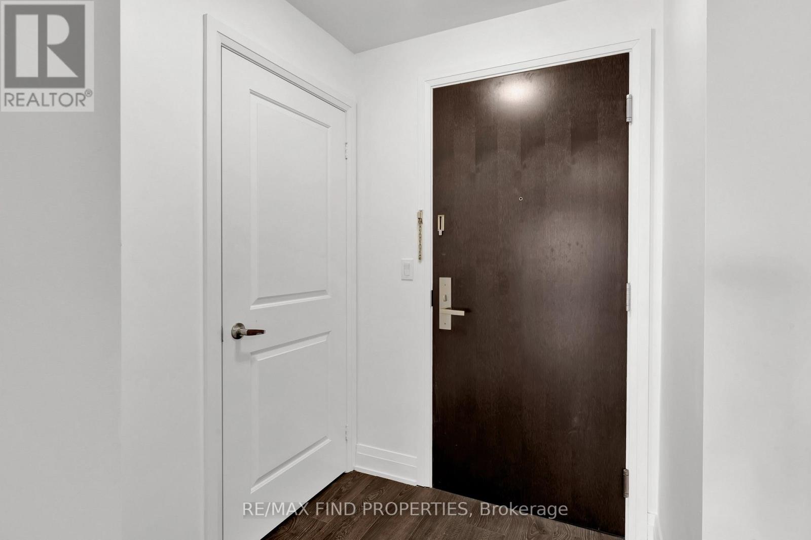 1504 - 55 Speers Road, Oakville, Ontario  L6K 0H9 - Photo 2 - W13670012
