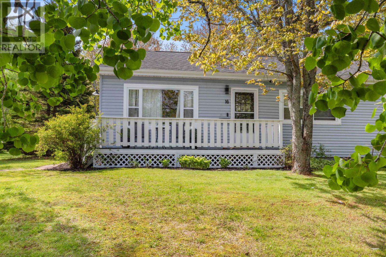 16 Oak Drive, Charlottetown, Prince Edward Island  C1A 6T5 - Photo 3 - 202620458