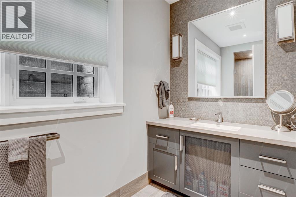 1111 Belavista Crescent SW, Calgary, Alberta  T2V 2A9 - Photo 35 - A2336338