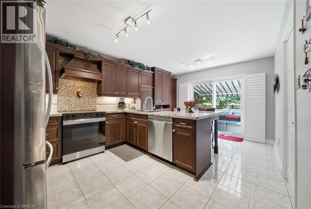 37 Mc Intosh Court, Brantford, Ontario  N3R 7Y1 - Photo 9 - 40855269