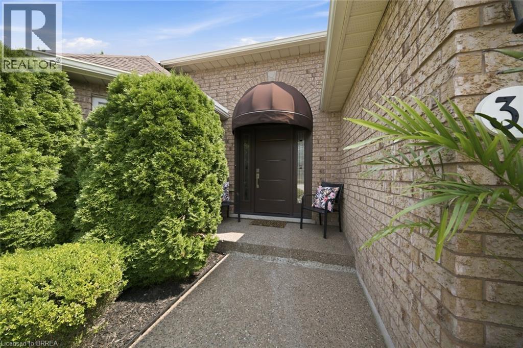 37 Mc Intosh Court, Brantford, Ontario  N3R 7Y1 - Photo 2 - 40855269