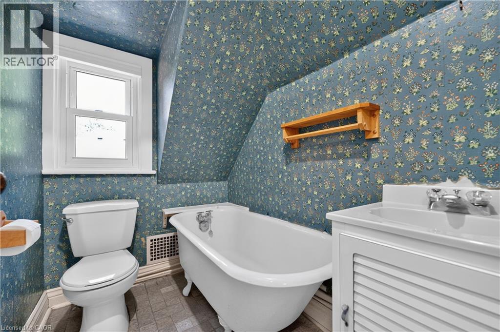 4 Forsyth Avenue N, Hamilton, Ontario  L8S 4E1 - Photo 13 - 40855330