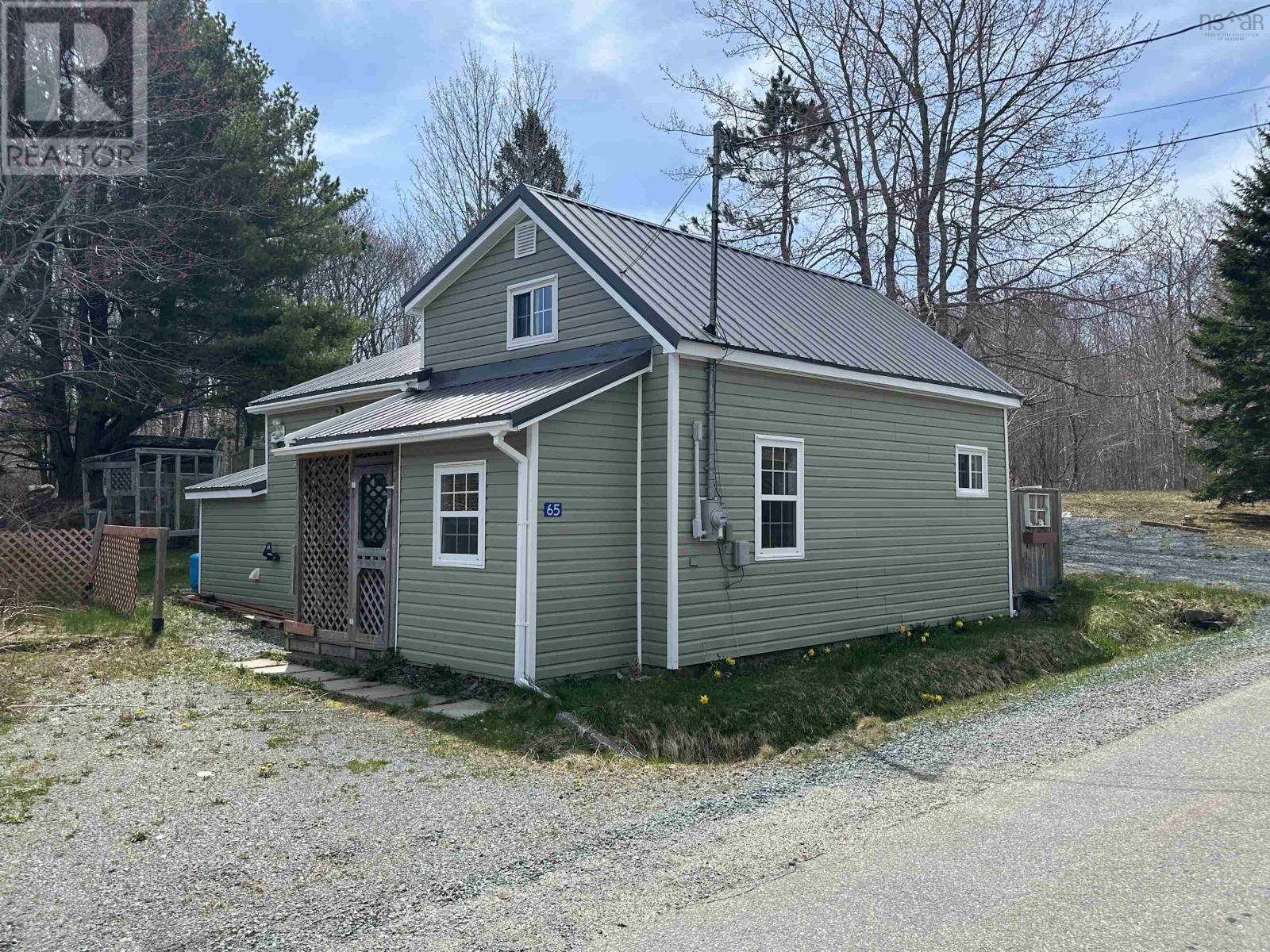 65 Town Lake Road, Liverpool, Nova Scotia  B0T 1K0 - Photo 1 - 202604366