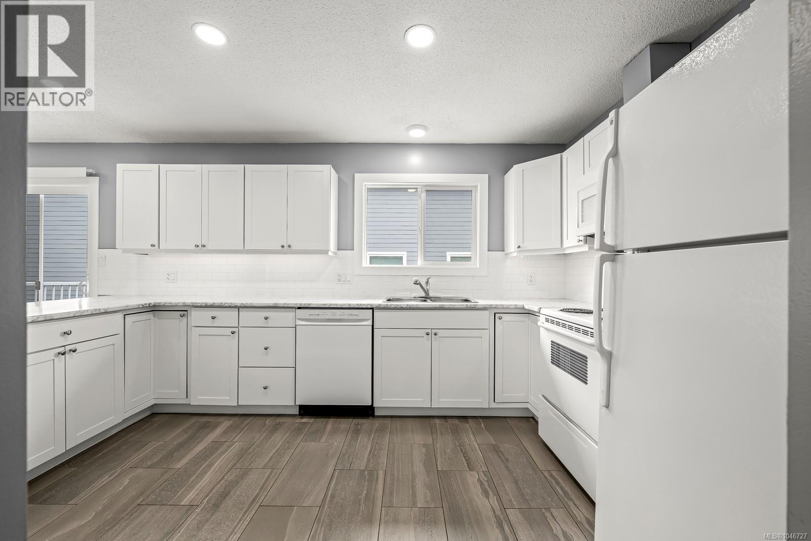 3303 Seventh St, Cumberland, British Columbia  V0R 1S0 - Photo 2 - 1046727