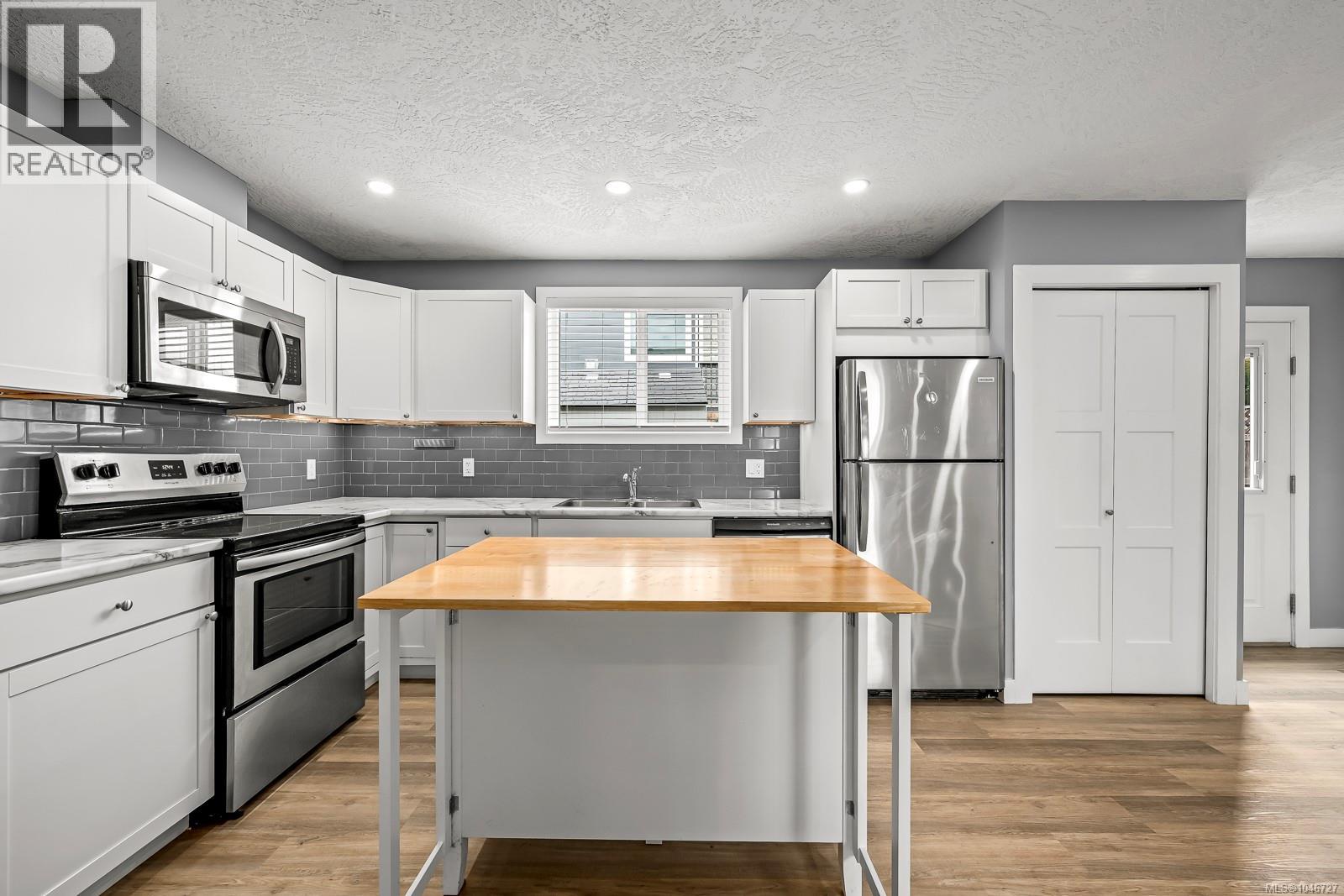3303 Seventh St, Cumberland, British Columbia  V0R 1S0 - Photo 42 - 1046727