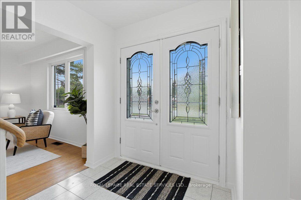 17 Rosegrove Place, Toronto, Ontario  M1S 1W5 - Photo 2 - E13670140