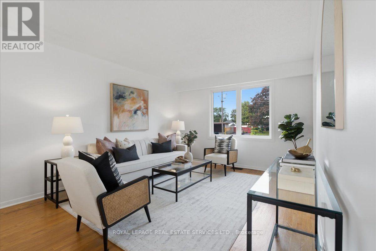 17 Rosegrove Place, Toronto, Ontario  M1S 1W5 - Photo 4 - E13670140