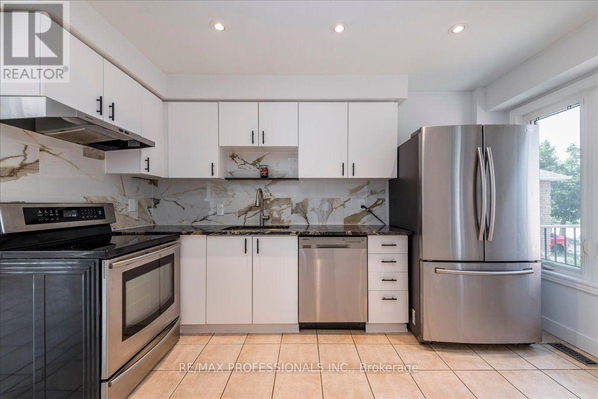 10 Corrie Crescent, Essa (Angus), Ontario L0M 1B3 - Photo 5 - N13670058