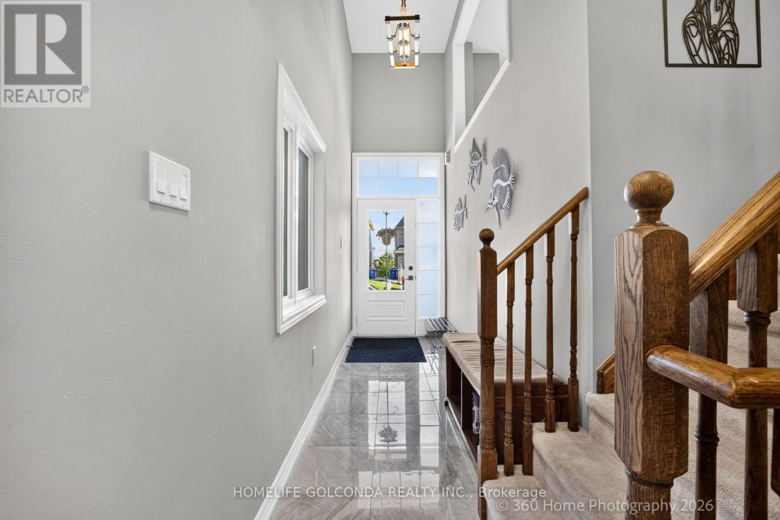 40 Ridge Gate Crescent, East Gwillimbury (Mt Albert), Ontario  L0G 1M0 - Photo 2 - N13670082