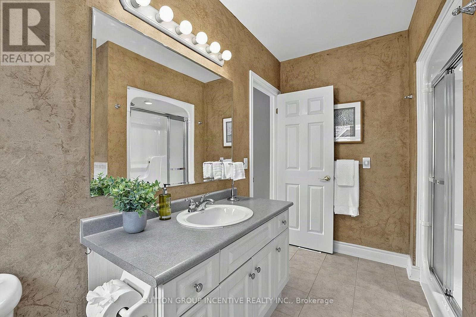 13 Renaissance Point, New Tecumseth, Ontario  L9R 2H8 - Photo 25 - N13670148