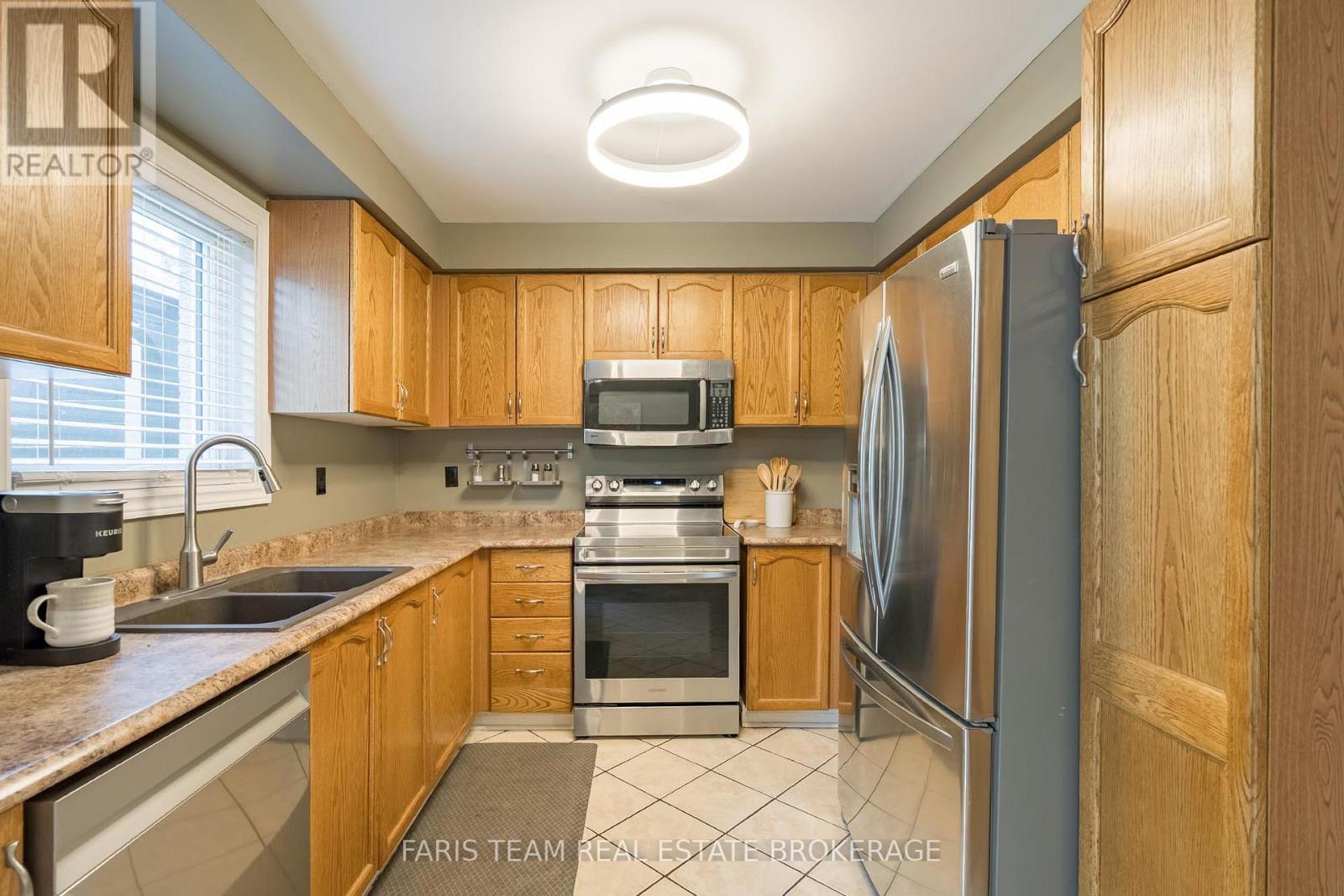 4 Bluegrass Drive, Barrie (Holly), Ontario  L4N 9N6 - Photo 4 - S13670056