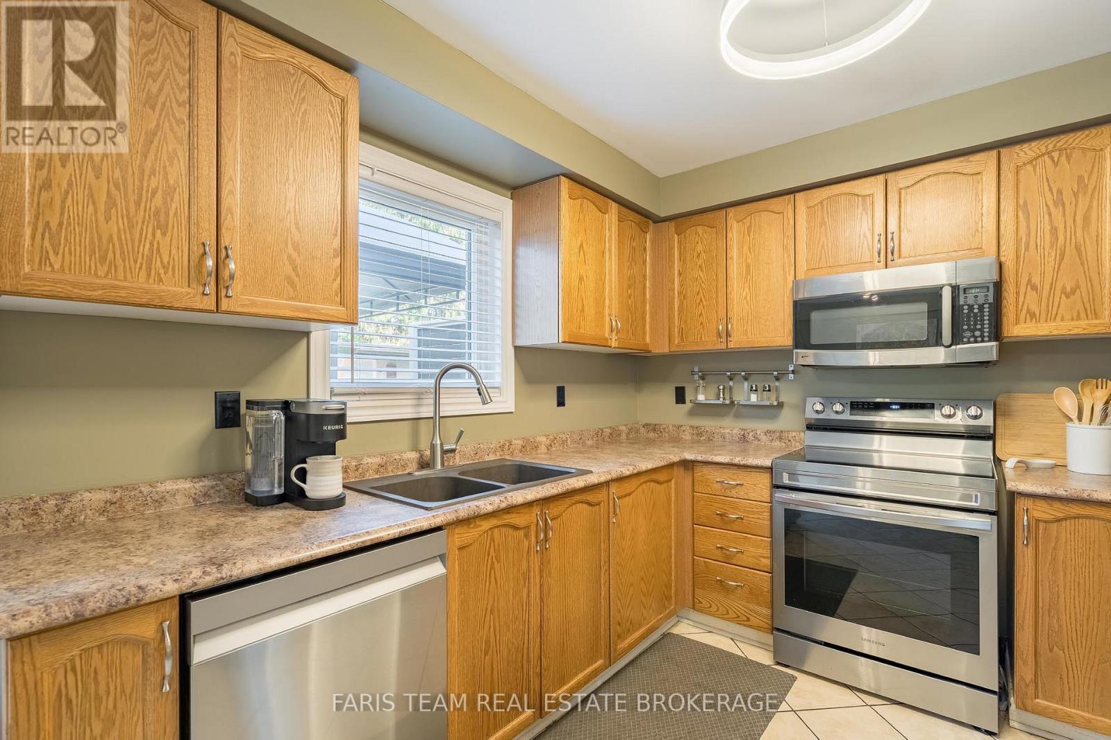 4 Bluegrass Drive, Barrie (Holly), Ontario  L4N 9N6 - Photo 5 - S13670056