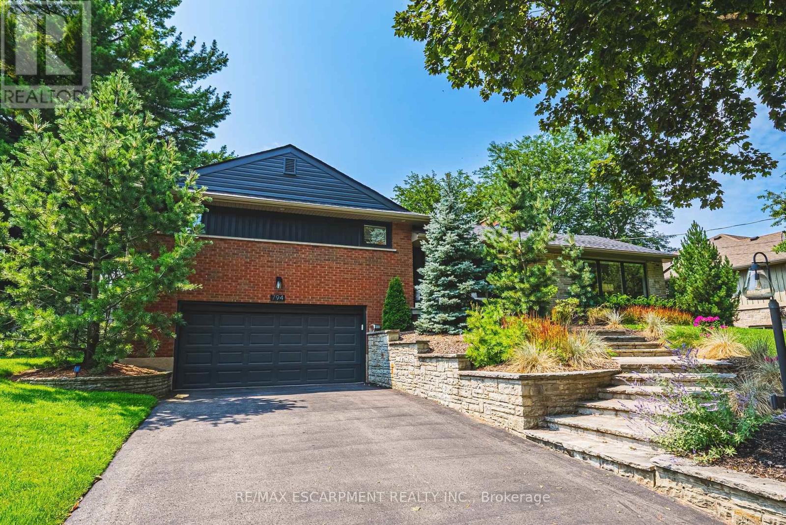 794 FALCON BOULEVARD, Burlington, Ontario