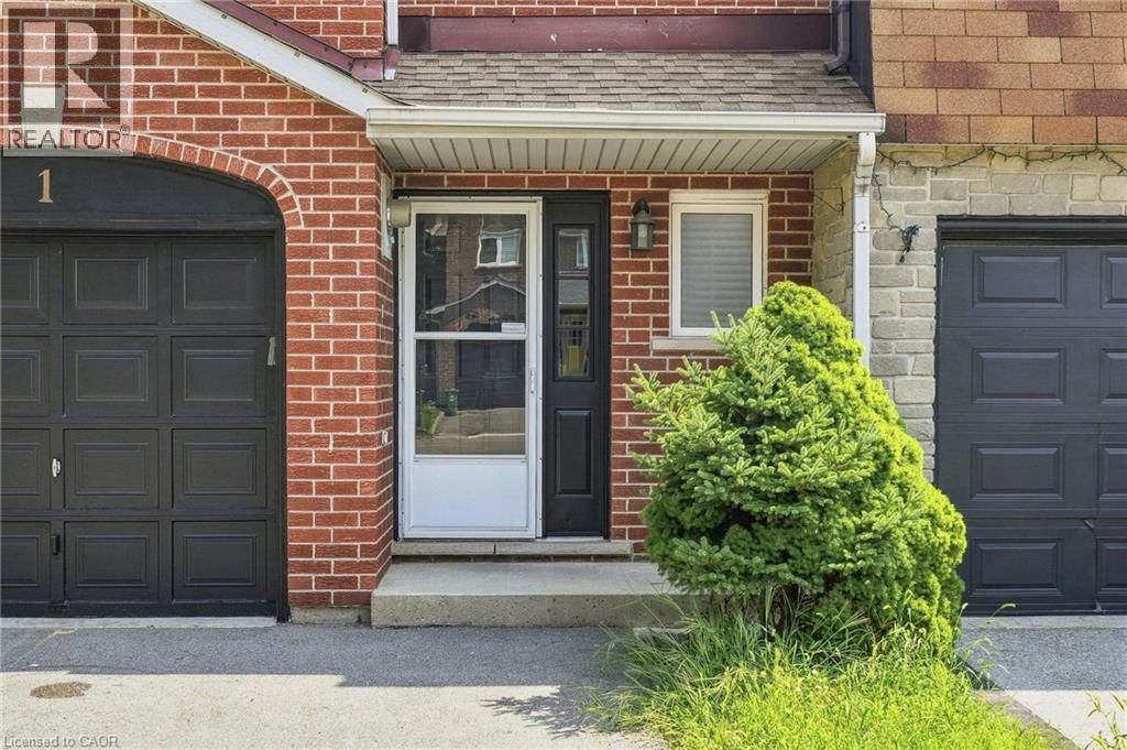 1 Perthshire Court, Hamilton, Ontario  L9B 2H1 - Photo 3 - 40855313