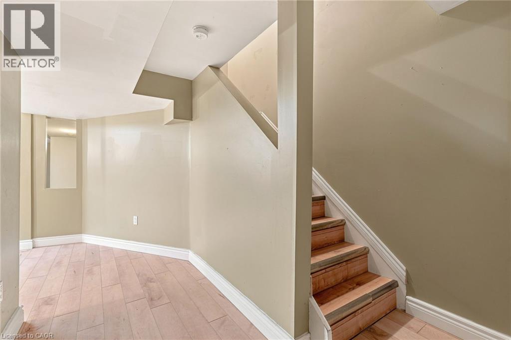 1 Perthshire Court, Hamilton, Ontario  L9B 2H1 - Photo 32 - 40855313