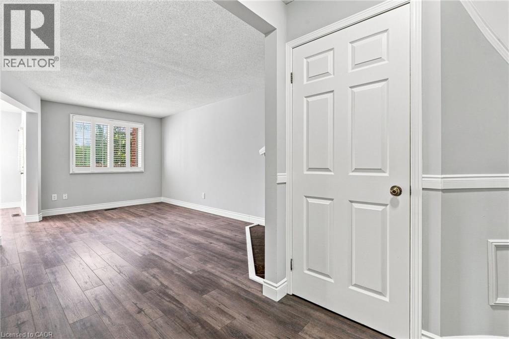 1 Perthshire Court, Hamilton, Ontario  L9B 2H1 - Photo 8 - 40855313