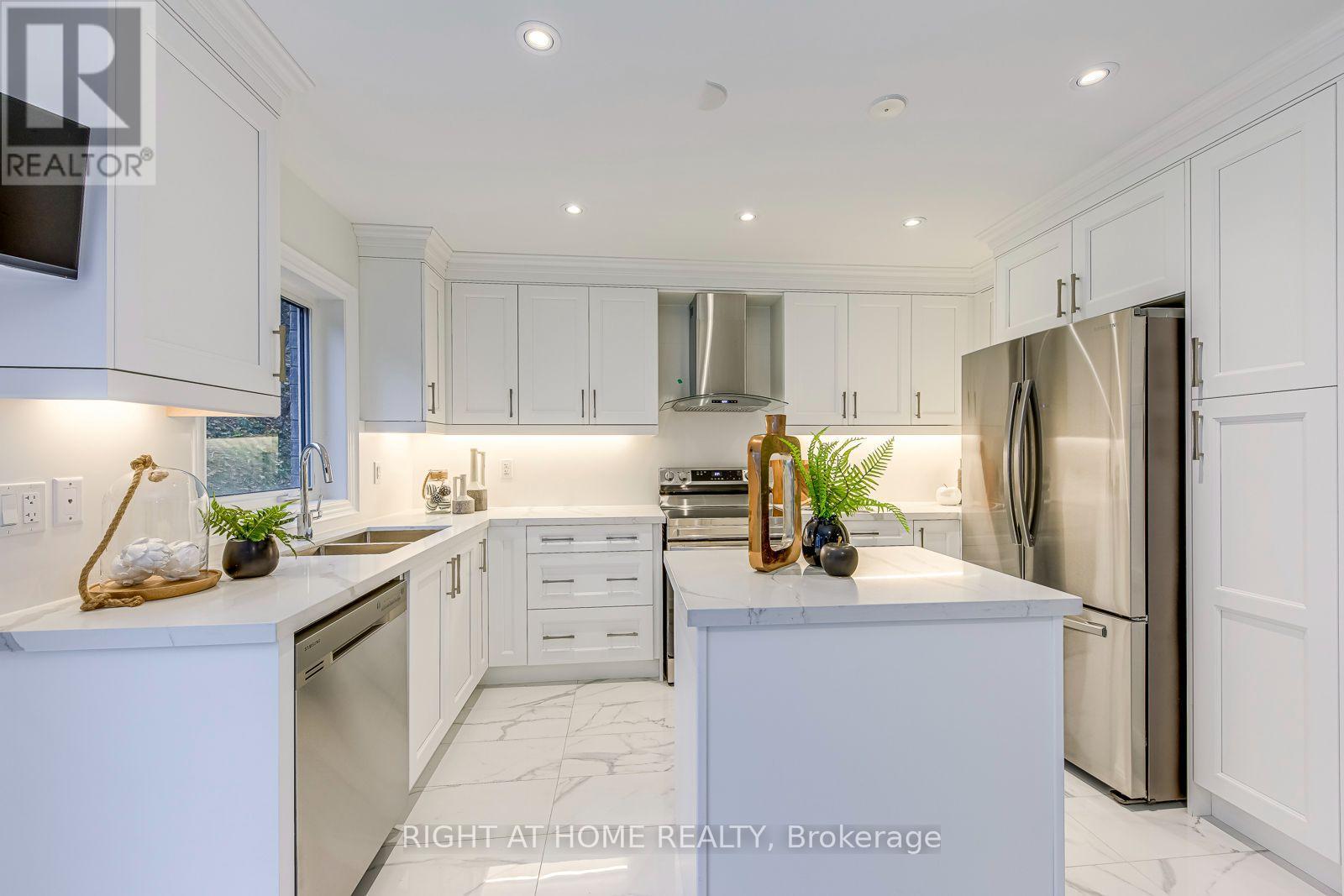 2575 Islington Avenue, Toronto, Ontario  M9V 4A2 - Photo 13 - W13670062