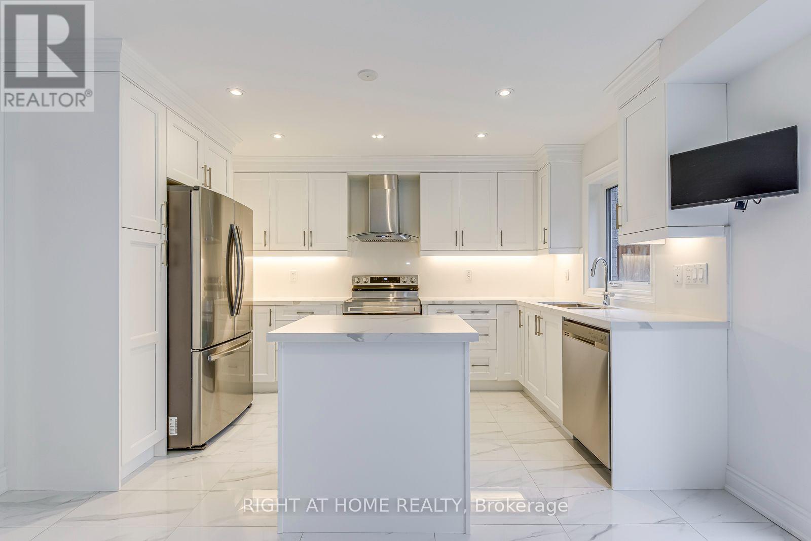 2579 Islington Avenue, Toronto, Ontario  M9V 4A2 - Photo 12 - W13670064