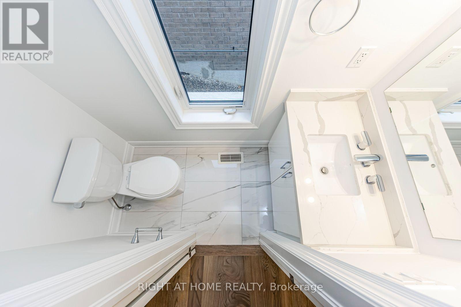 2579 Islington Avenue, Toronto, Ontario  M9V 4A2 - Photo 21 - W13670064