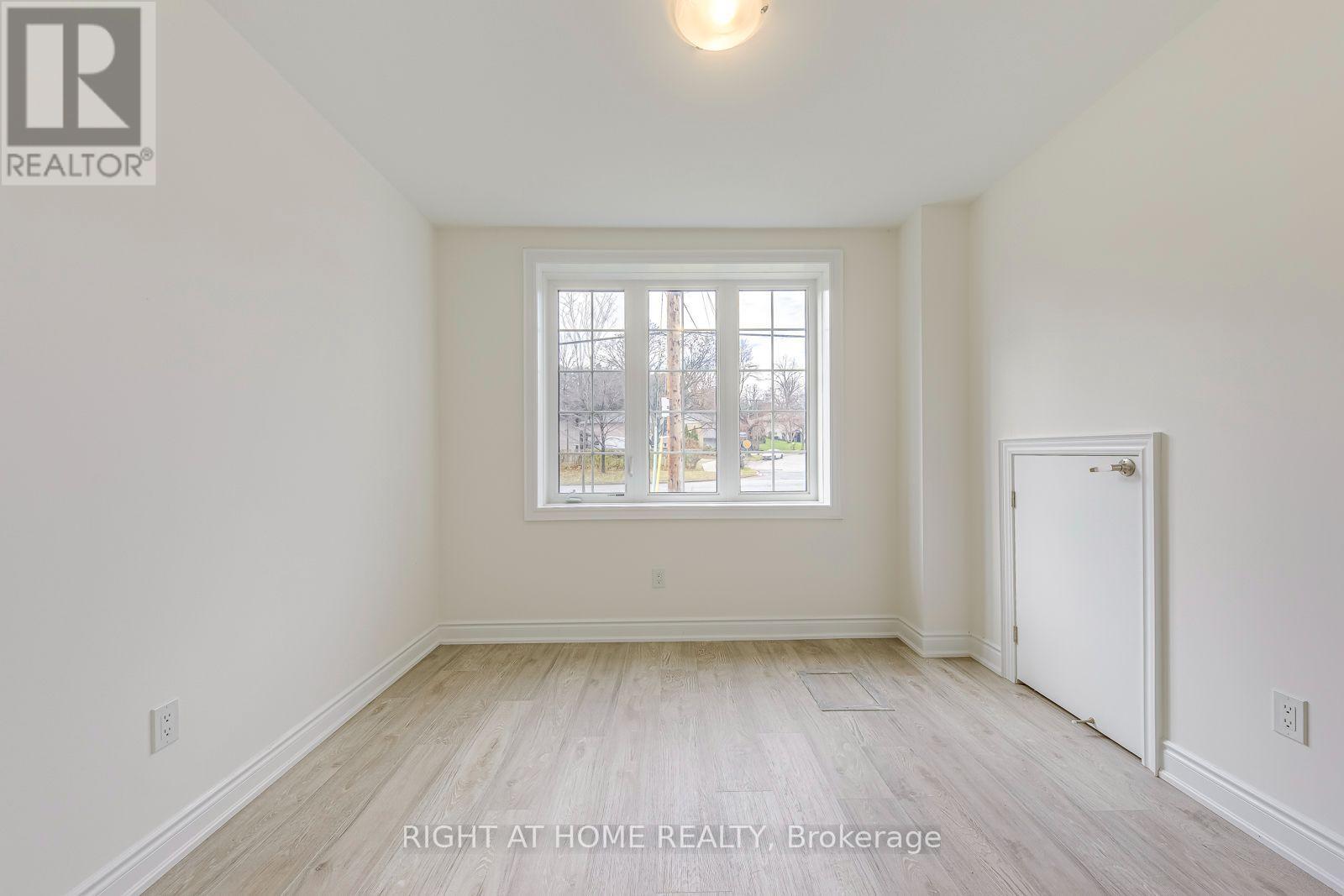 2579 Islington Avenue, Toronto, Ontario  M9V 4A2 - Photo 40 - W13670064