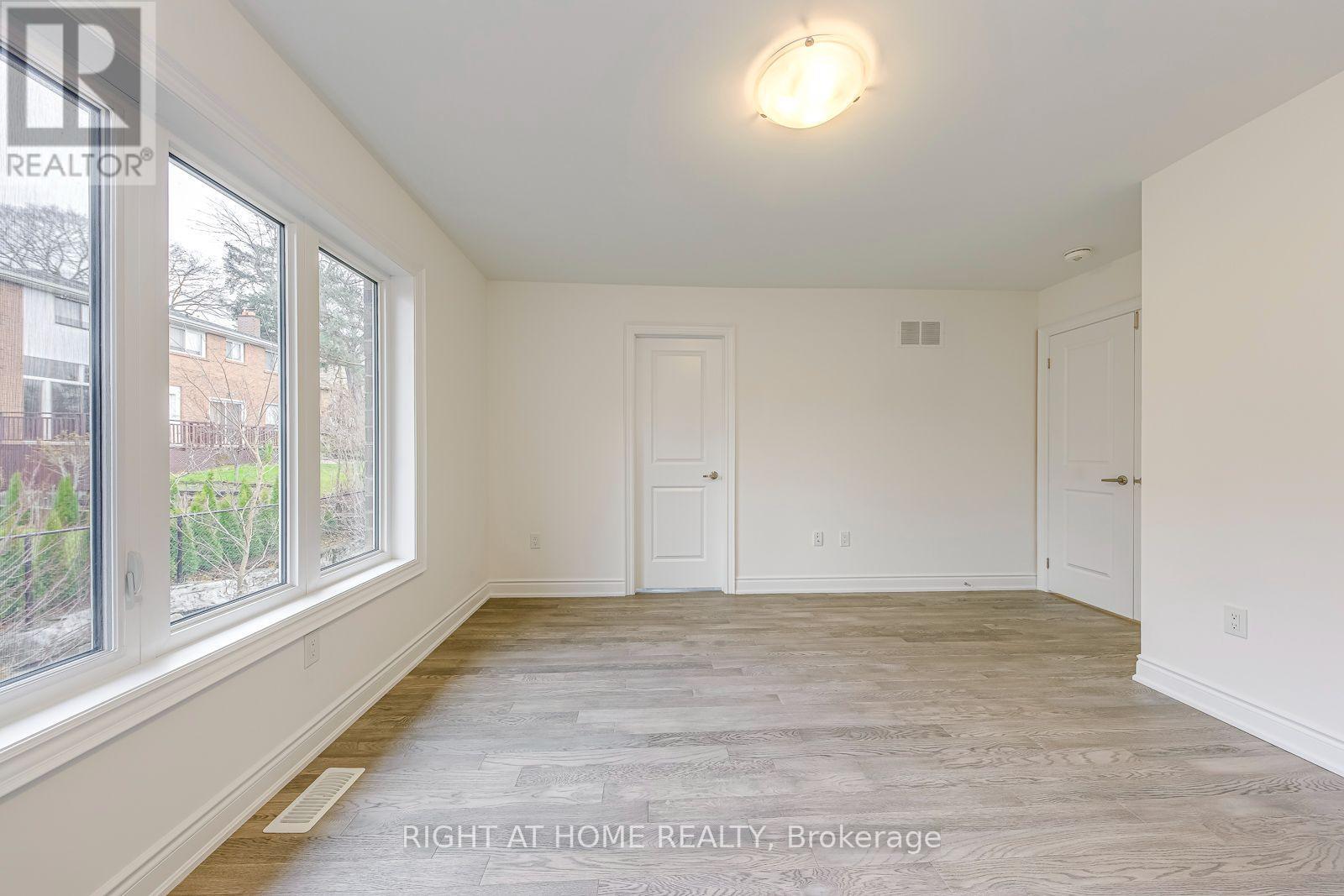 2581 Islington Avenue, Toronto, Ontario  M9V 4A2 - Photo 27 - W13670074