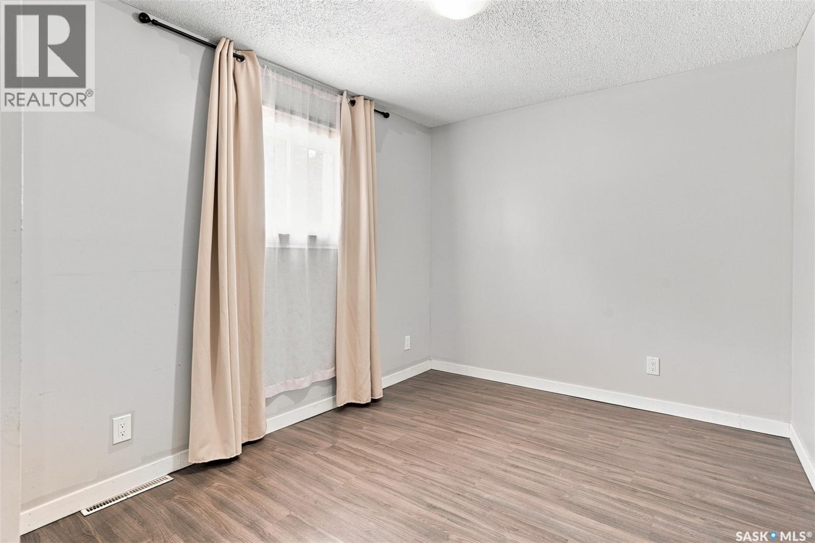 1539 B Avenue N, Saskatoon, Saskatchewan  S7L 1G9 - Photo 15 - SK045464