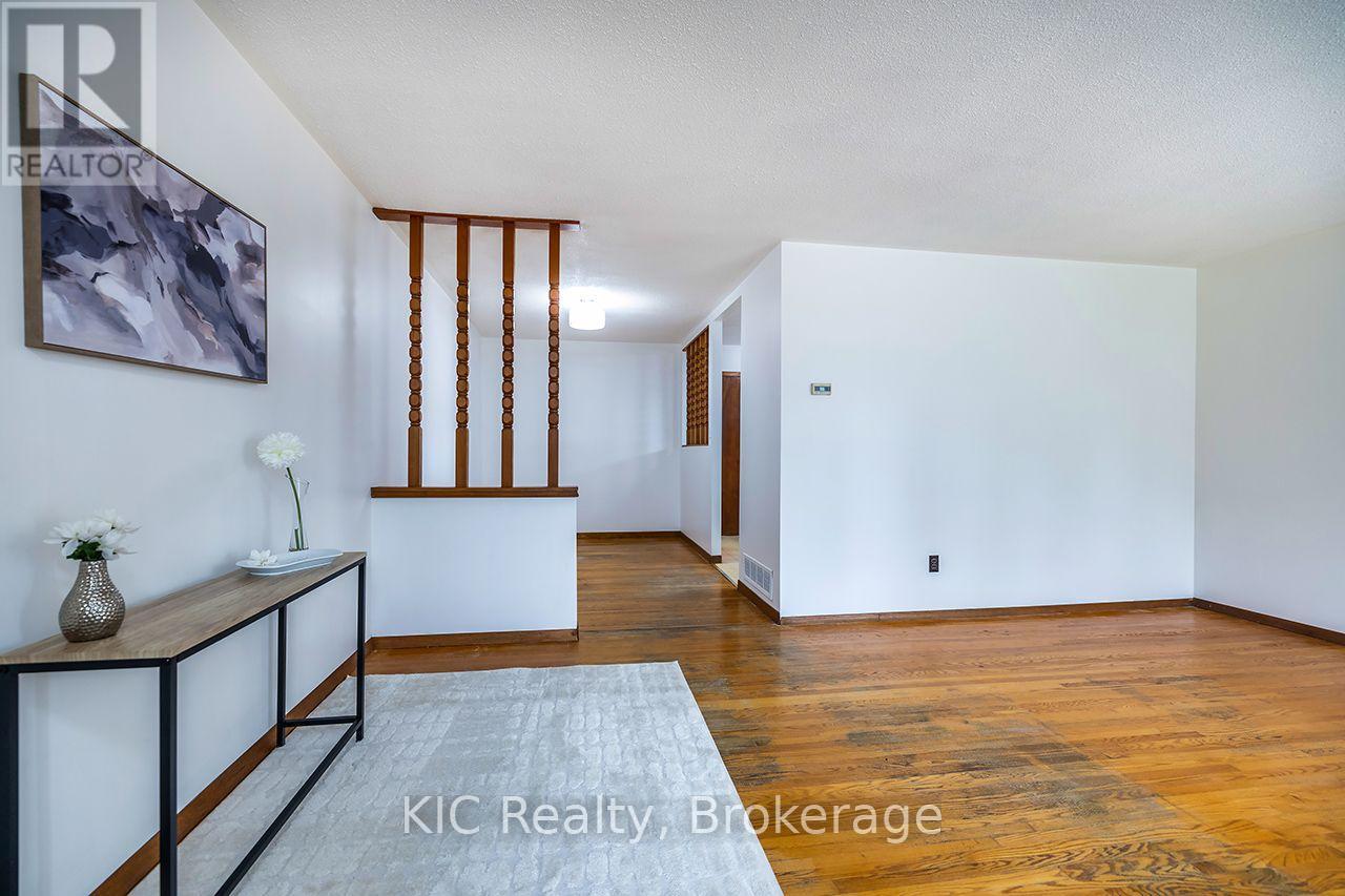 1151 Valley Court, Oshawa, Ontario  L1J 3M4 - Photo 4 - E13670242