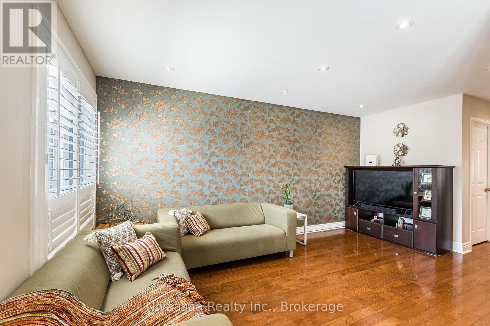 9 Parisian Road, Brampton, Ontario  L6P 2T1 - Photo 12 - W13670450
