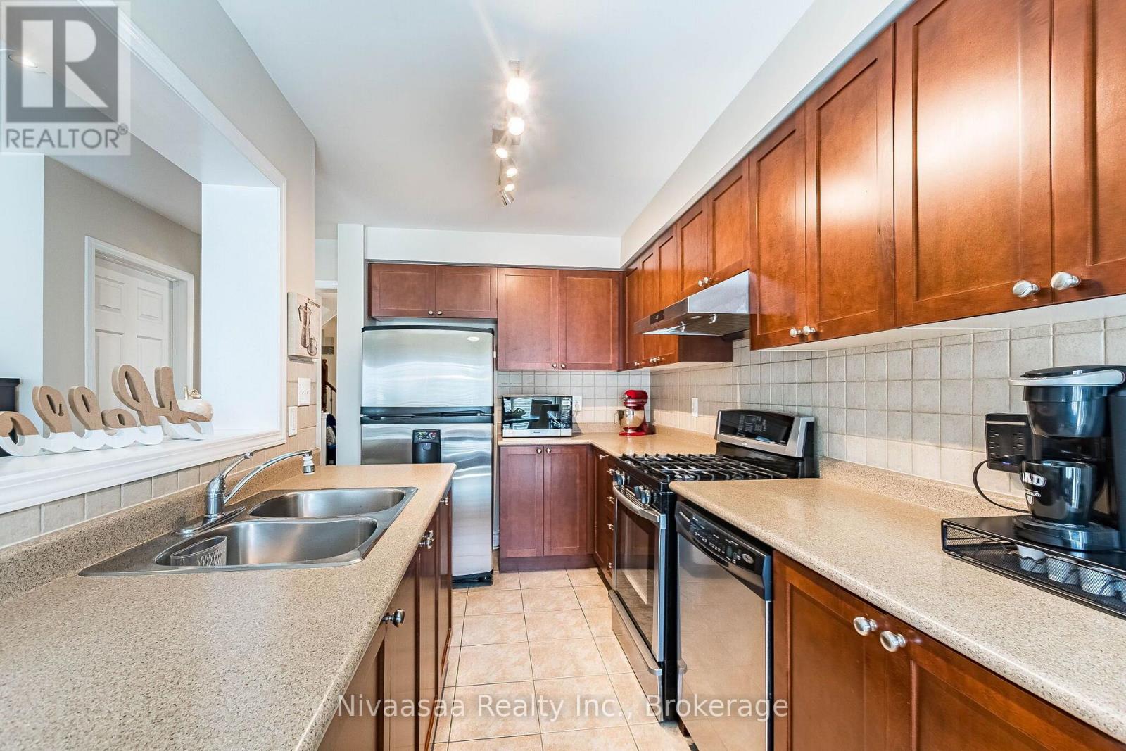 9 Parisian Road, Brampton, Ontario  L6P 2T1 - Photo 14 - W13670450