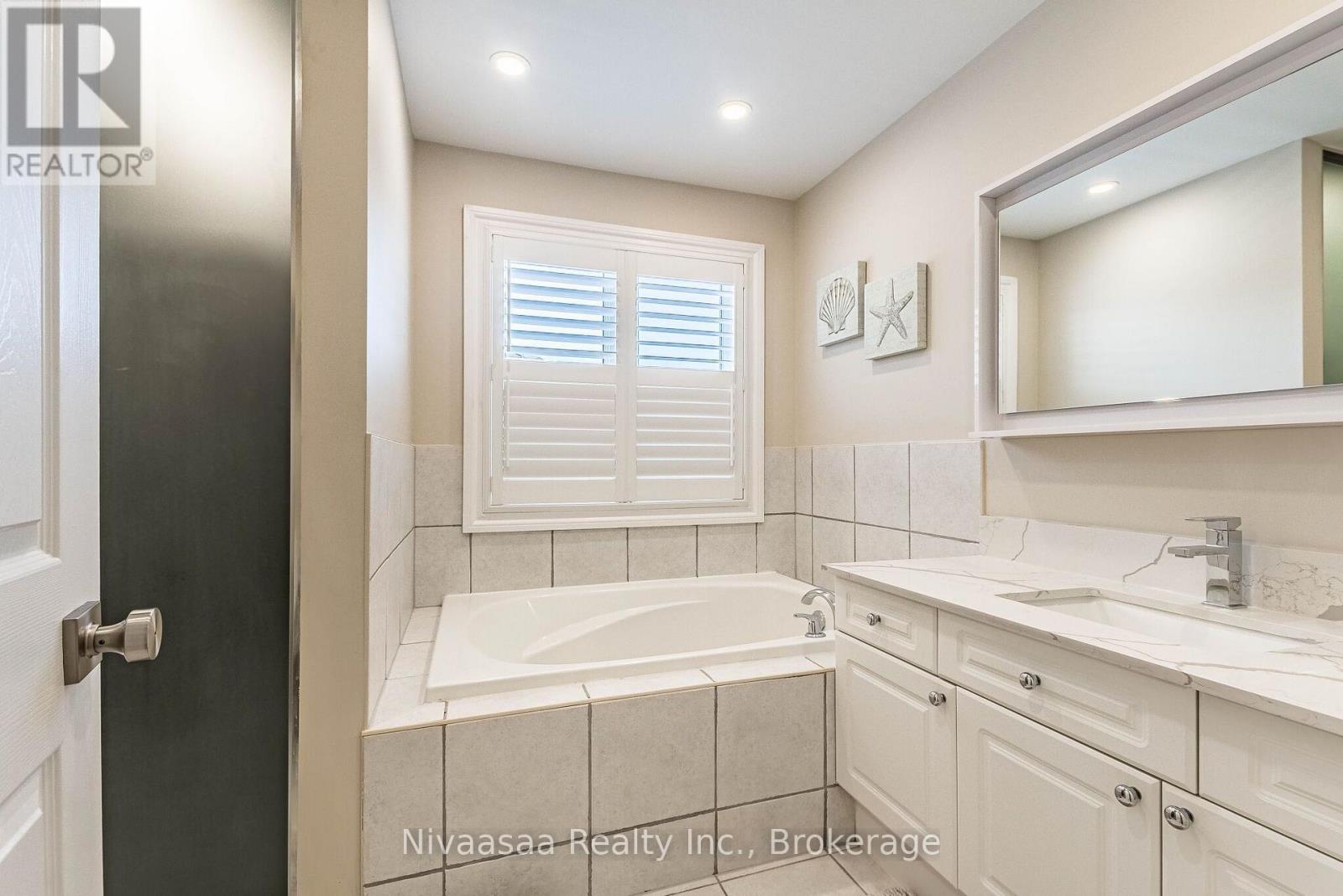 9 Parisian Road, Brampton, Ontario  L6P 2T1 - Photo 22 - W13670450