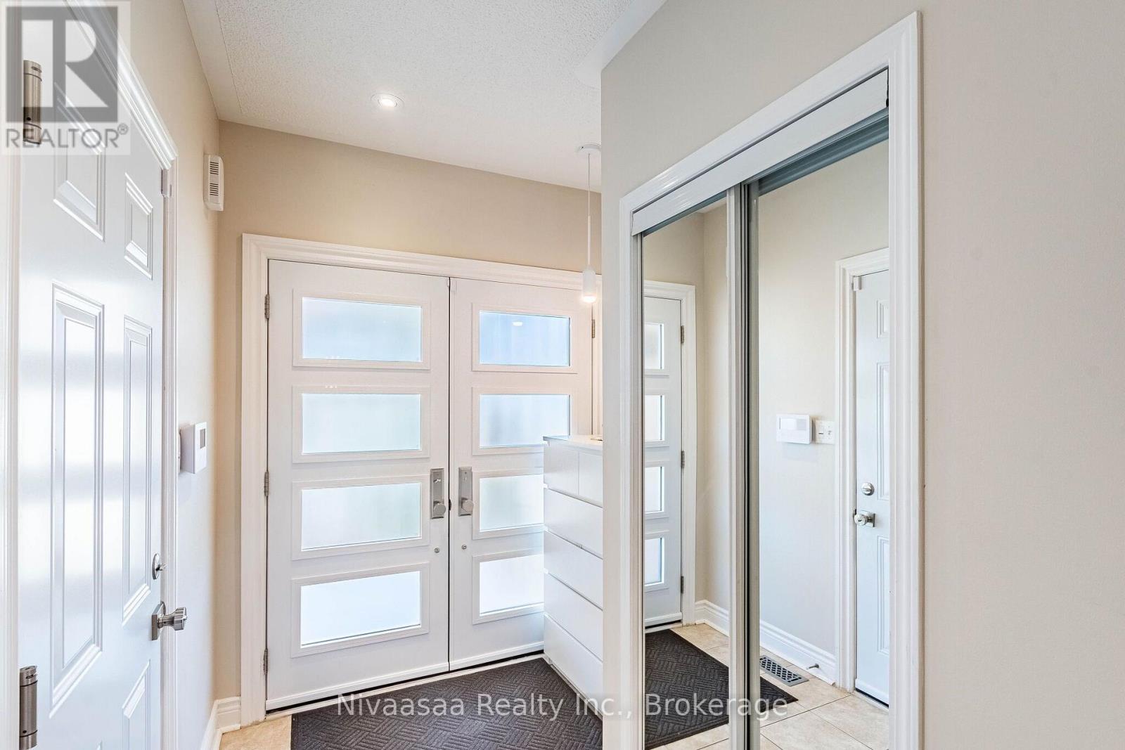 9 Parisian Road, Brampton, Ontario  L6P 2T1 - Photo 6 - W13670450