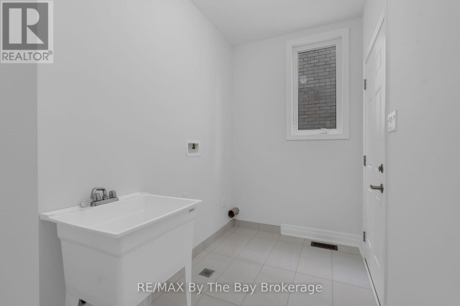 48 Del Ray Crescent, Wasaga Beach, Ontario  L9Z 0N8 - Photo 9 - S13670182