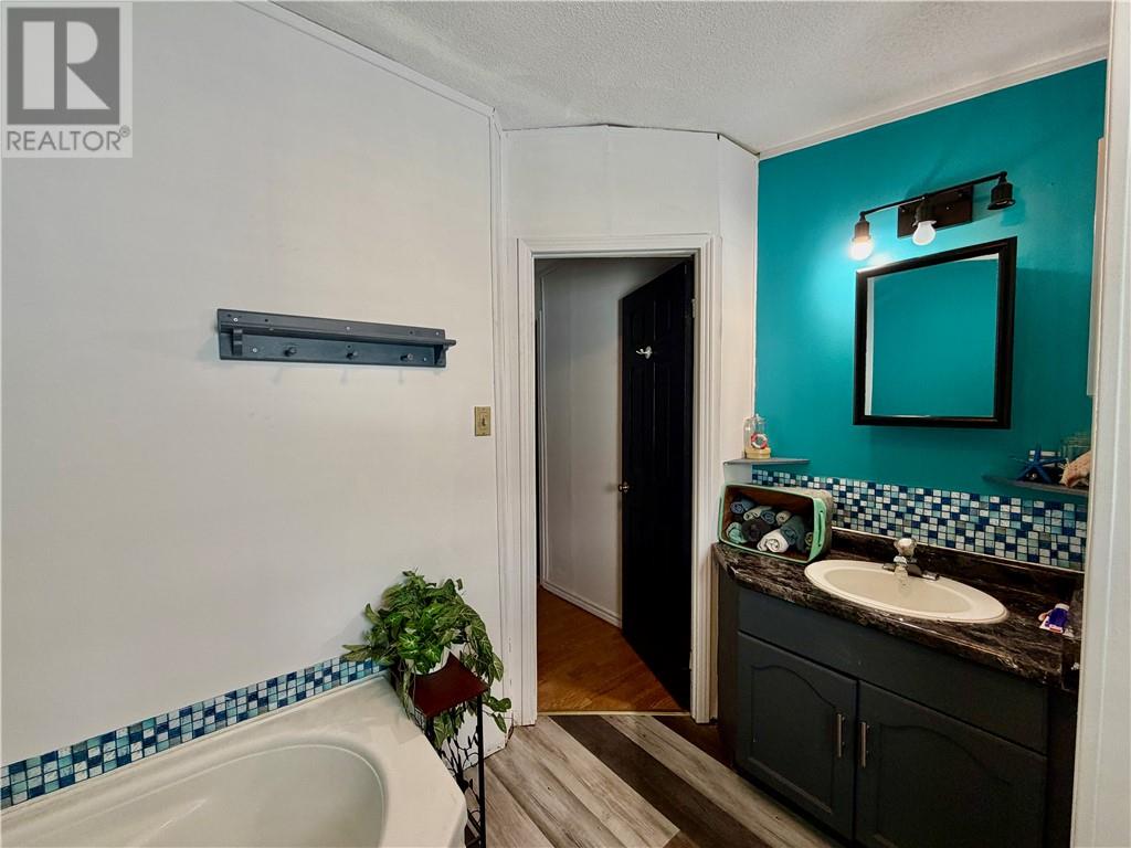 103 Corbin Avenue, Wahnapitae, Ontario  P0M 3C0 - Photo 12 - 2129766